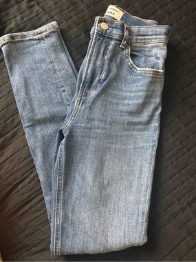 Reformation Light wash Skinny Jeans size 25